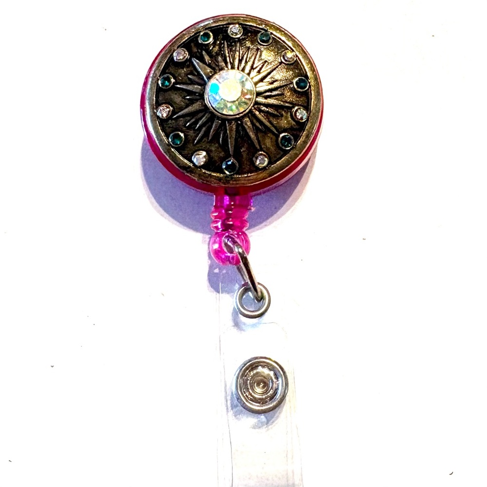 Retractable badge holder